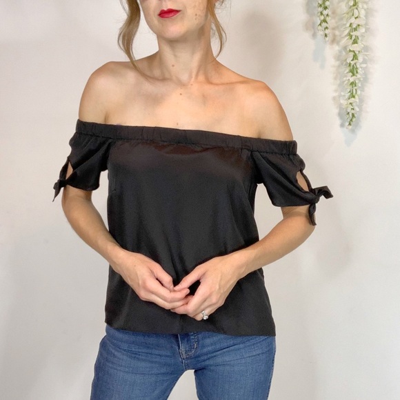 NWT AMANDA UPRICHARD off-shoulder black blouse toe sleeve high low hem 2023 - Picture 9 of 9